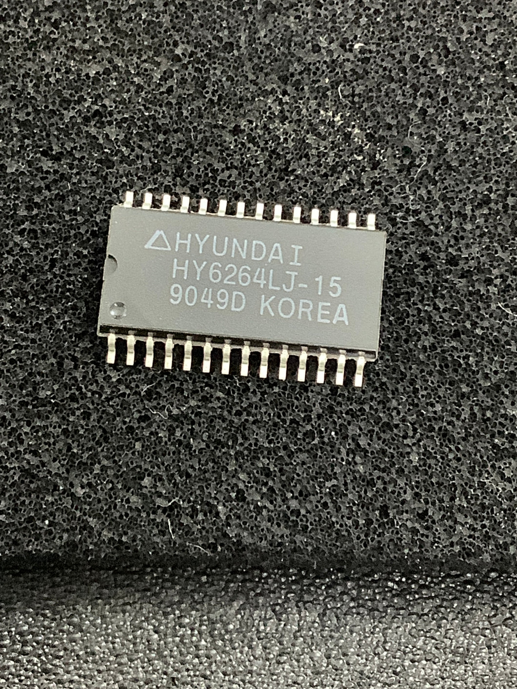 HY6264LJ-15 - HYUNDAI - 8KX8-Bit CMOS SRAM