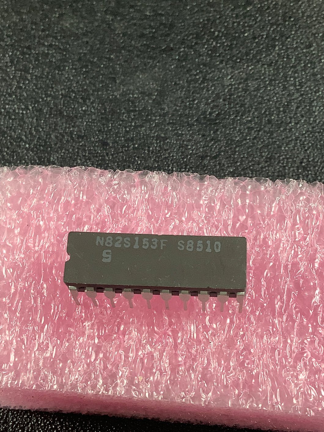 N82S153F - SIGNETICS - Programmable Logic Device (PLD)