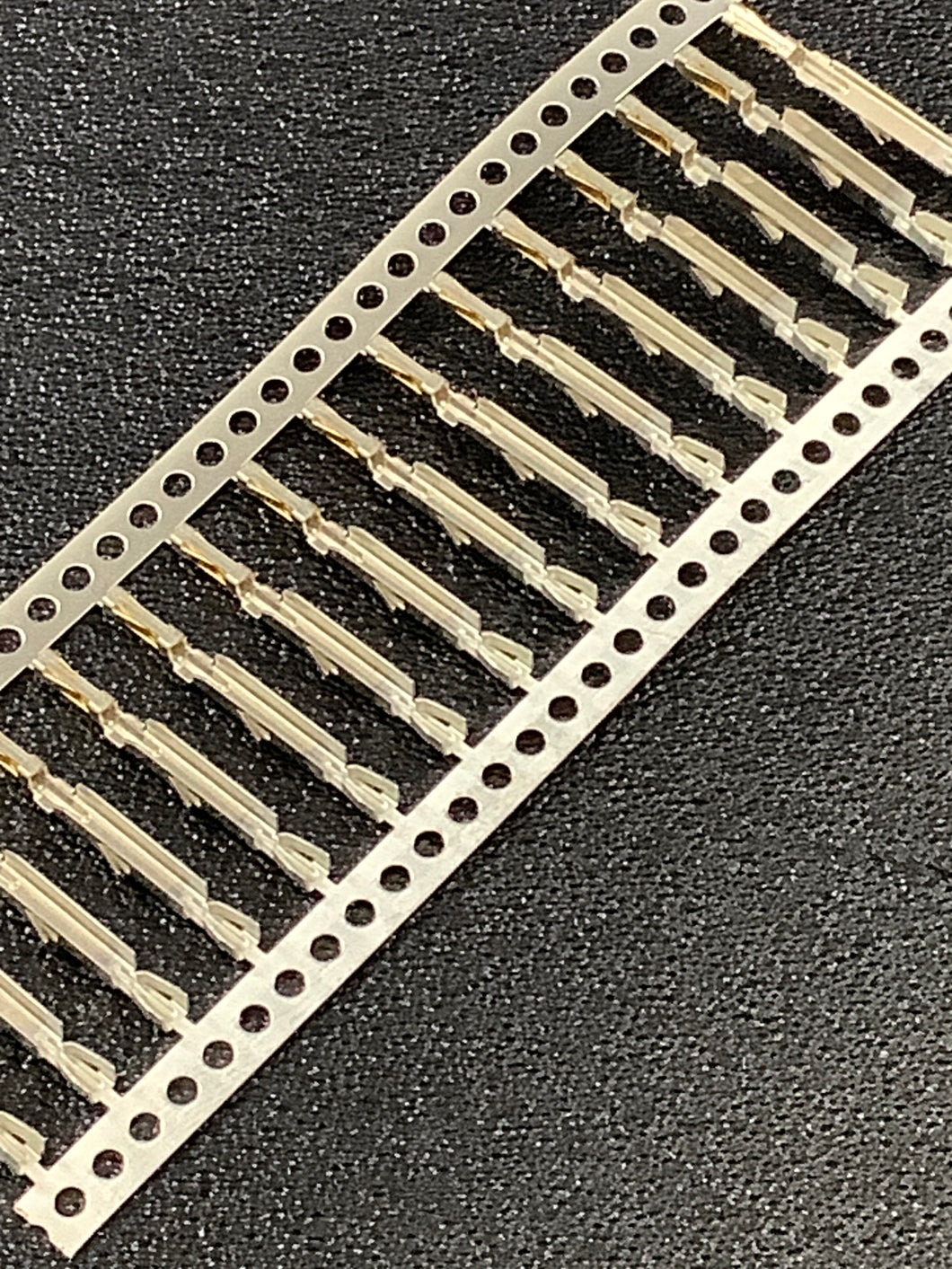 40-12-0864 -50 - MOLEX - 70089 series contact, Chain Form, 50 contacts per package. Quantity Shown Available = 50 Packs.