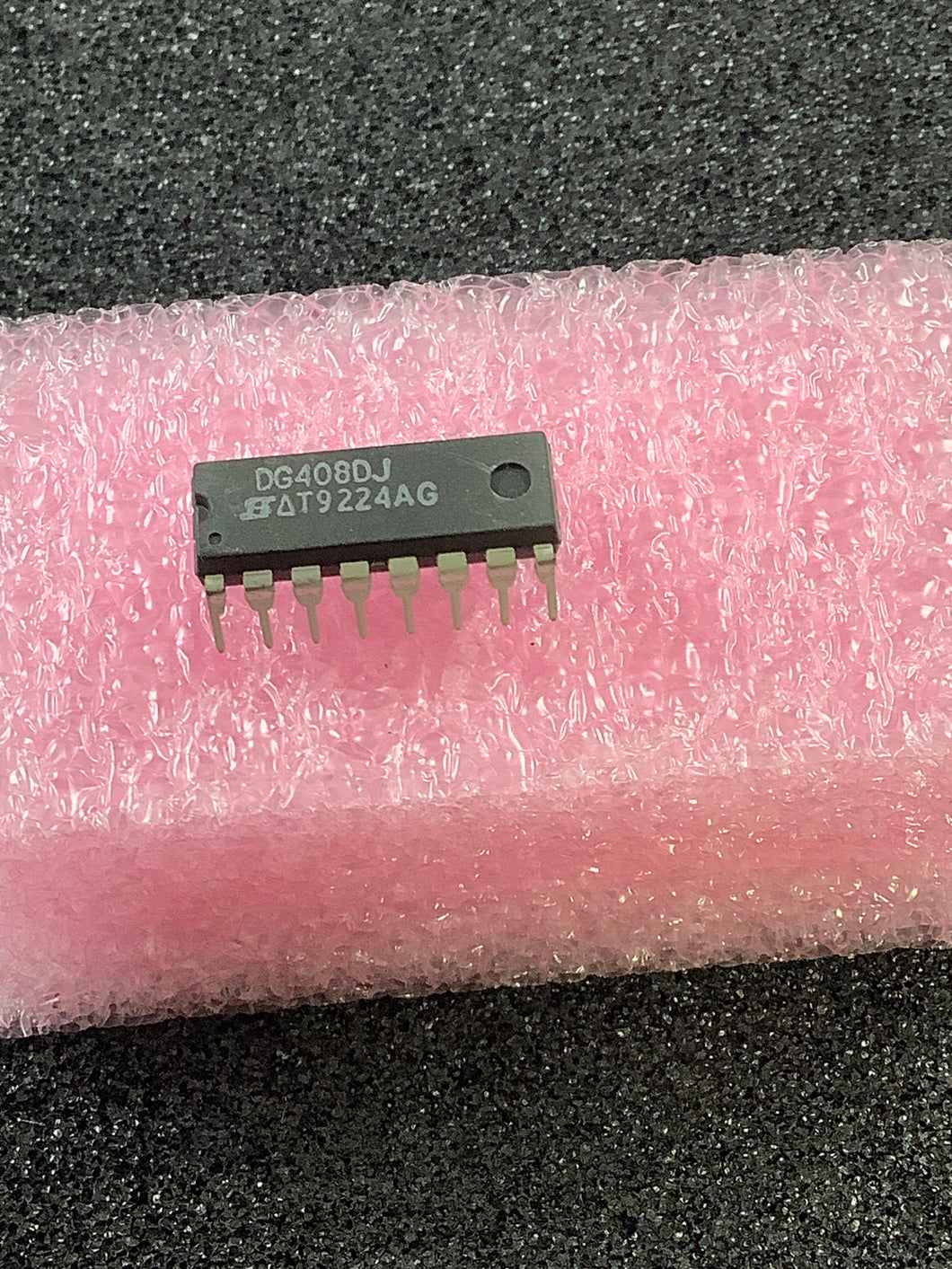 DG408DJ - SILICONIX - 1 Circuit IC Switch 8:1 100Ohm 16-PDIP