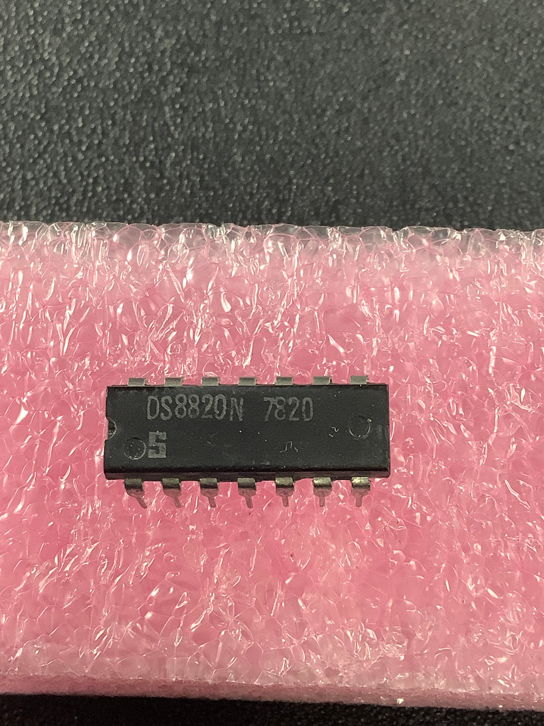 DS8820N - SIGNETICS - IC RECEIVER 0/2 14DIP