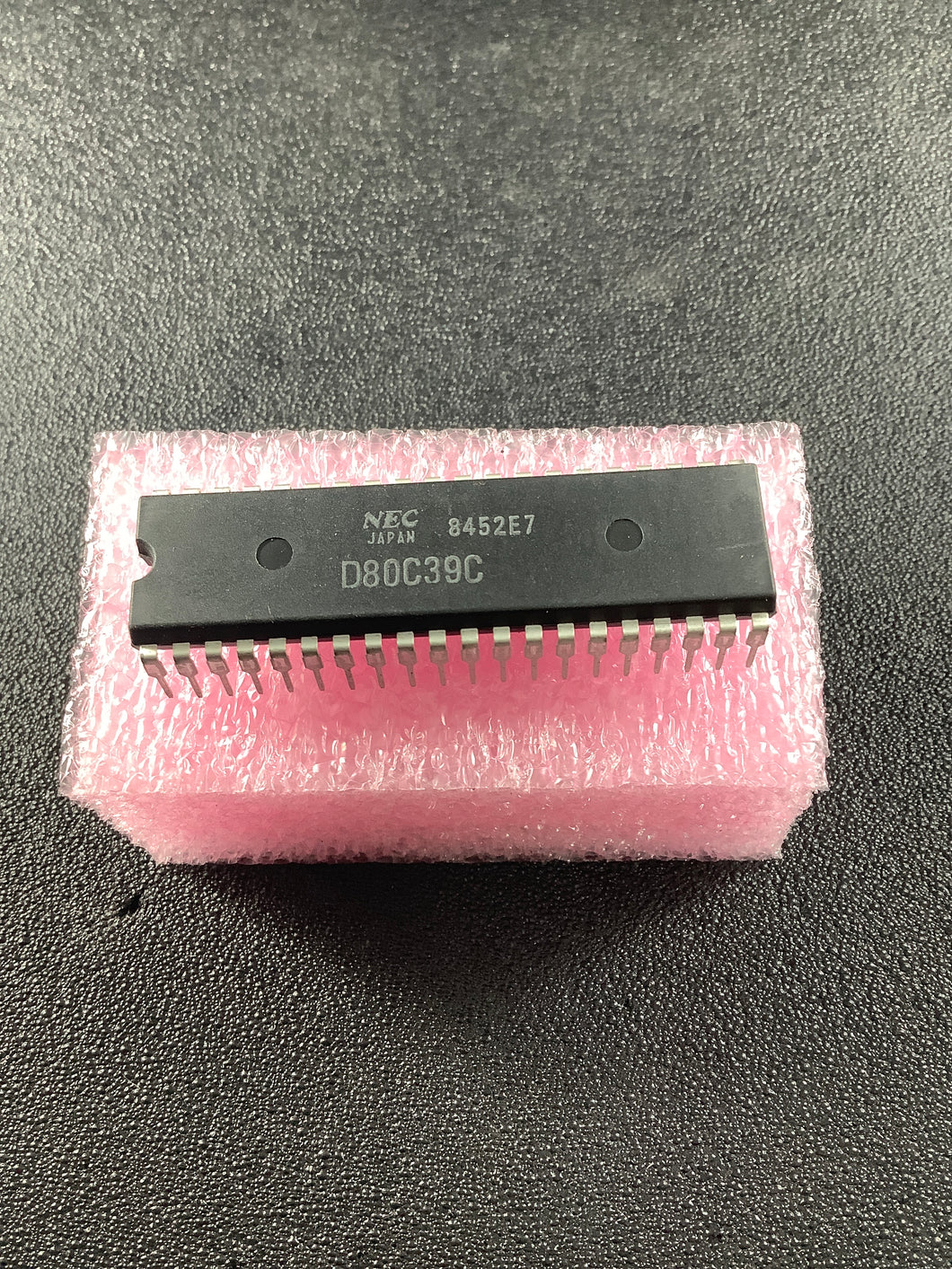 D80C39C - NEC - 8-Bit Micro-Computer IC 40-Pin Plastic