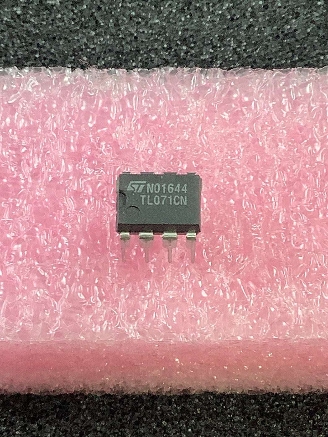 TL071CN - ST - J-FET Amplifier 1 Circuit 8-DIP