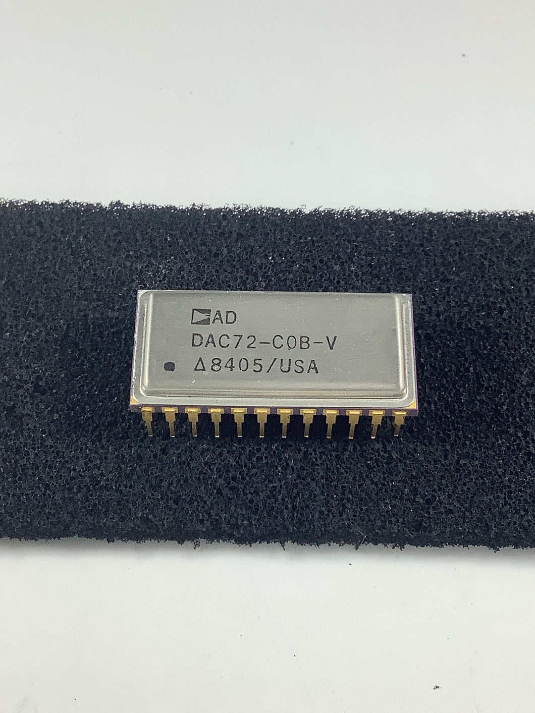 DAC72-COB-V - AD - Monlithic 16-bit digital-to-analog converter