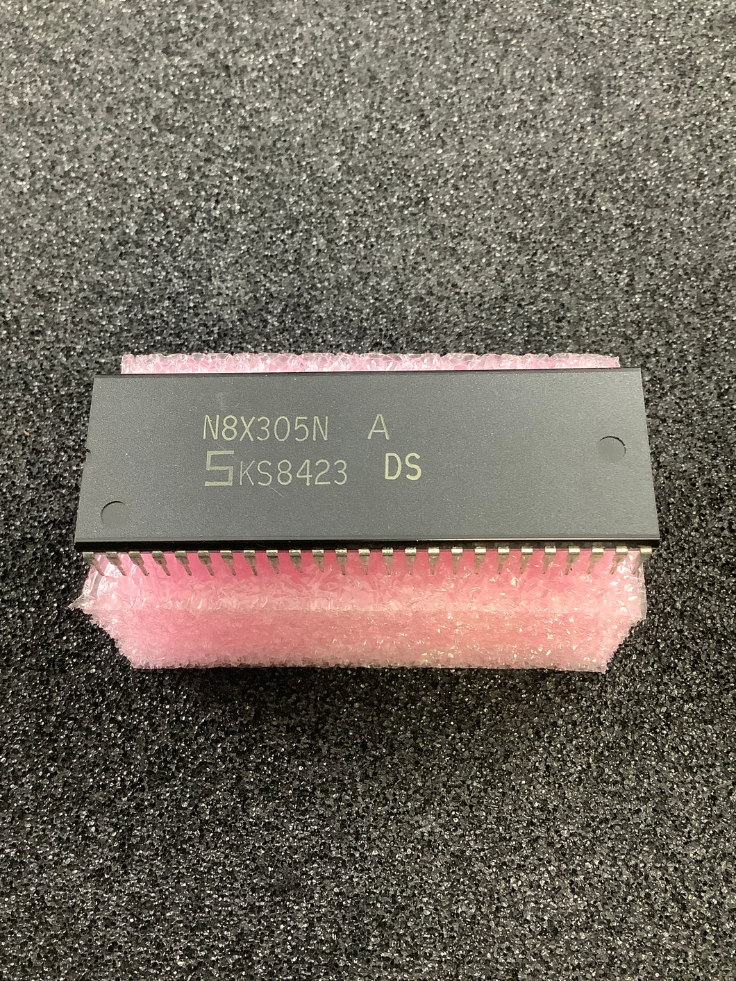 N8X305N - SIGNETICS -  8-bit Microprocessor 10mhz 50-pin Plastic DIP
