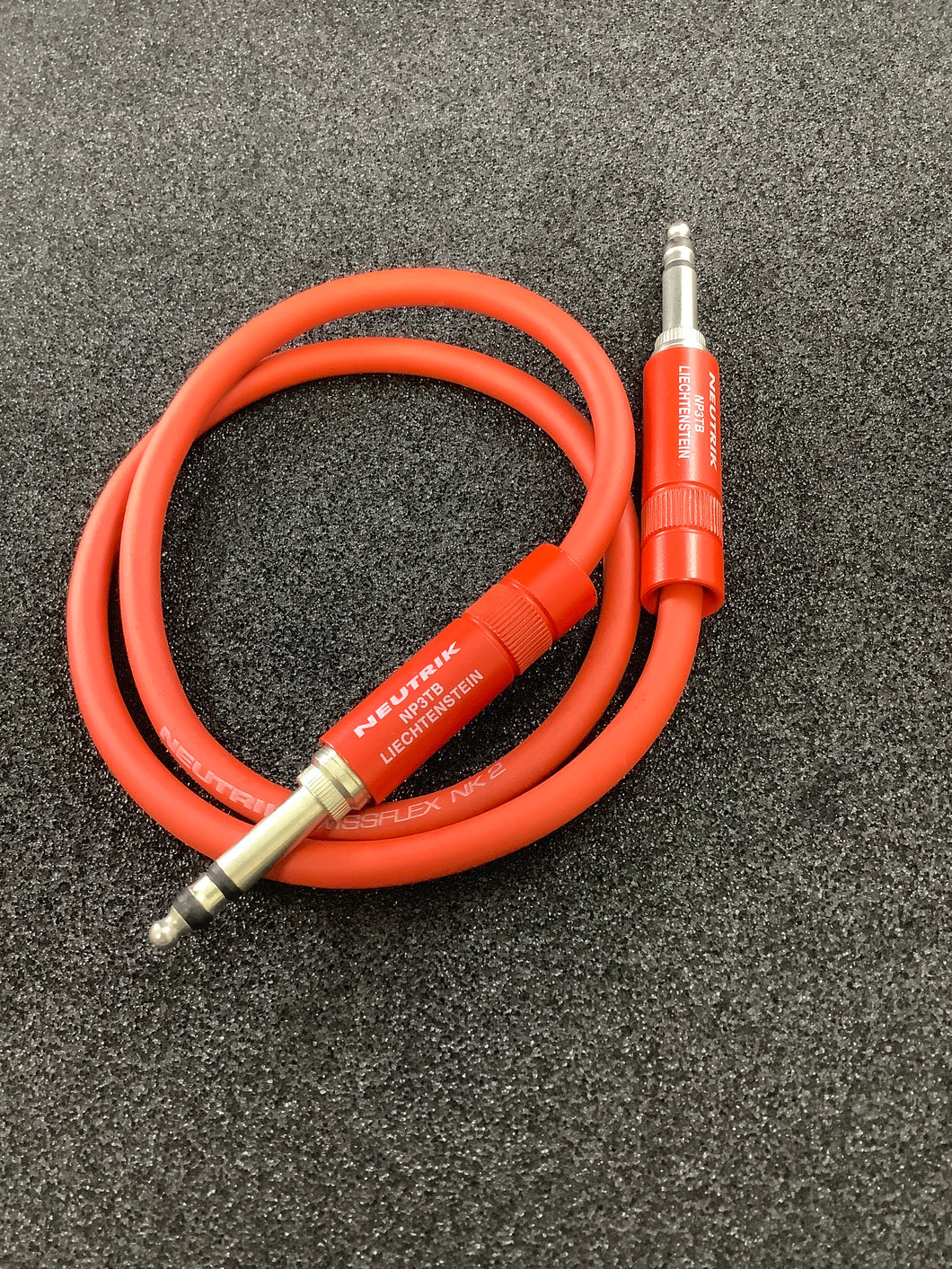 NKTB05-R - NEUTRIK - 1/4in Longframe Patch Cord 24in - Red