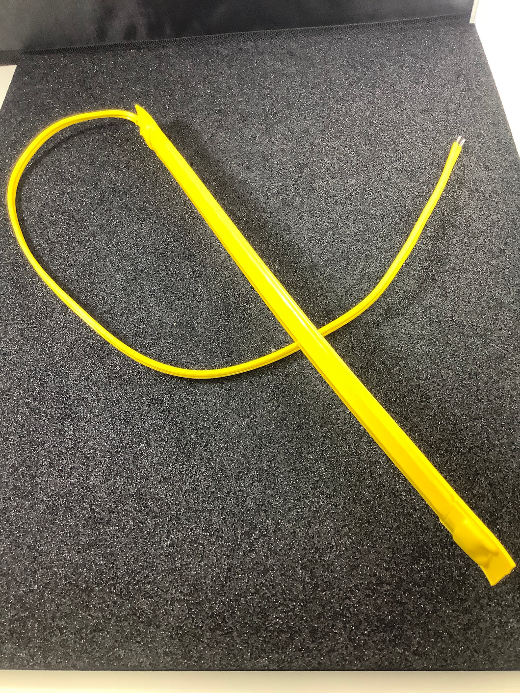 101-B-YELLOW-12” - TAPESWITCH - General purpose ribbon switches designed for activation by hand, foot, or mechanical device.Actuation force 24 oz