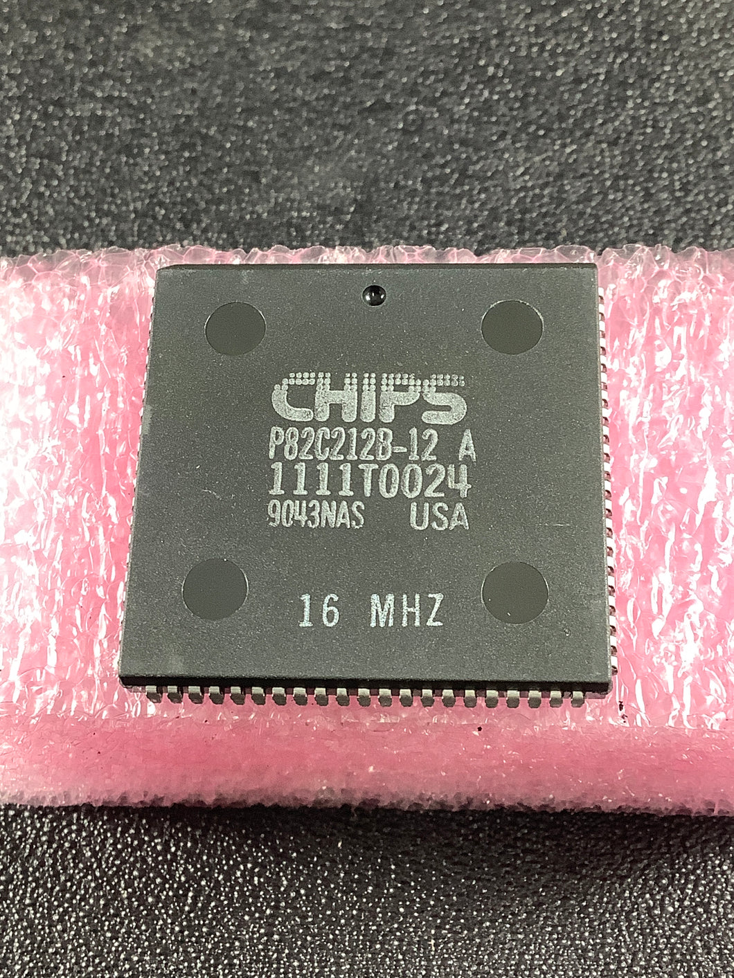 P82C212B-12A - CHIPS - 8-bit microcontroller