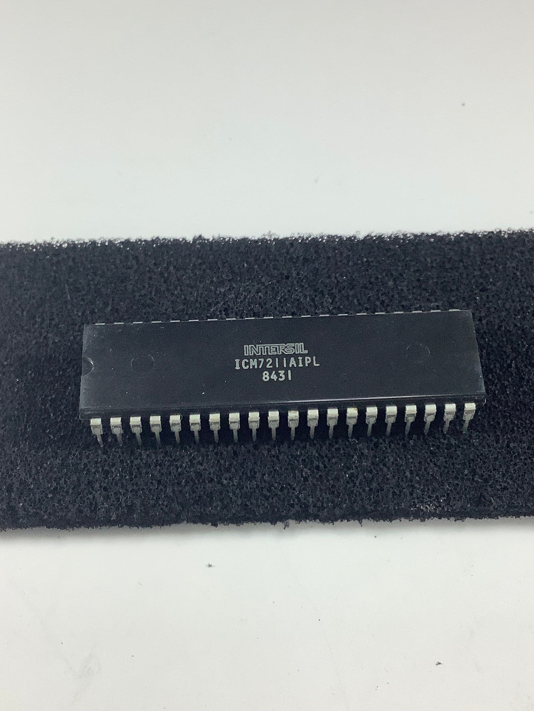 ICM7211AIPL - INTERSIL - LCD Drivers 4 DIGIT DISPLAY DECODER/DRVRS