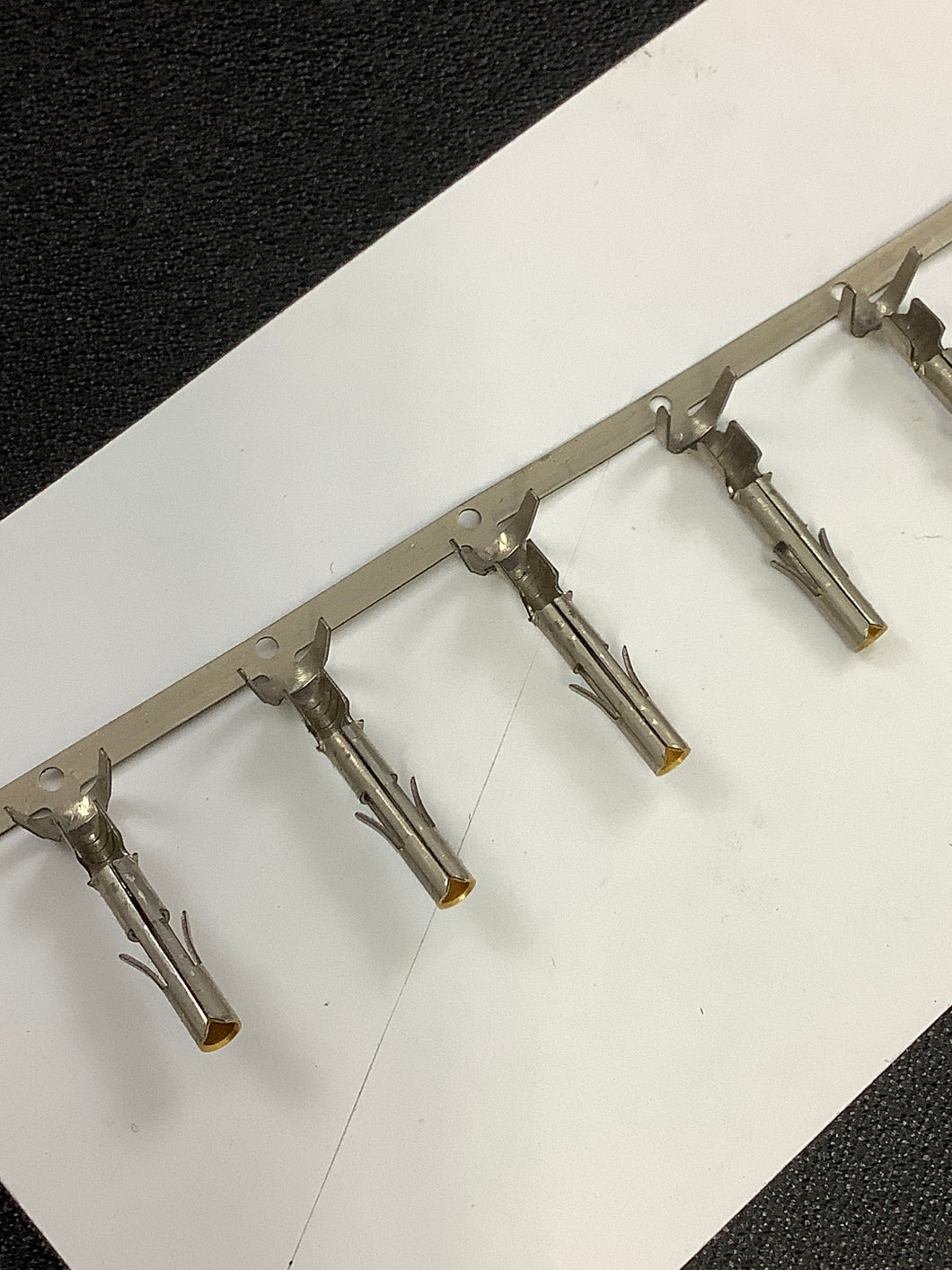 350537-6 -50 - AMP - CONN SOCKET 14-20AWG CRIMP GOLD, Chain Form, 50 contacts per package. Quantity Shown Available = 50 Packs.