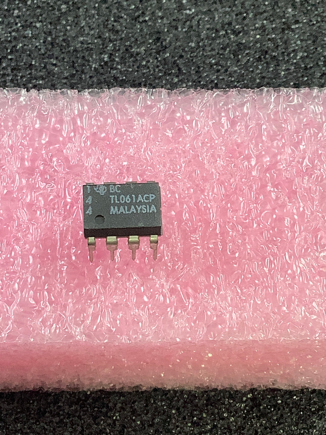 TL061ACP - TI - Single, 30-V, 1-MHz, In to V+, JFET-input operational amplifier 8-PDIP 0 to 70