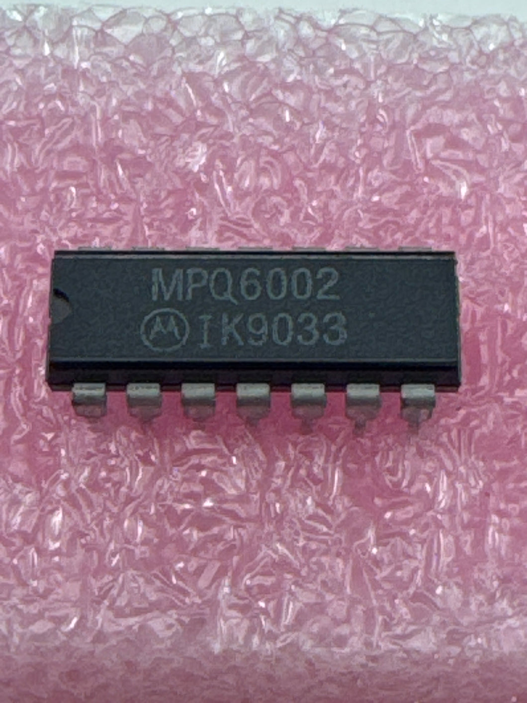 MPQ6002 - MOTOROLA - SILICON QUAD COMPLEMENTARY  TRANSISTORS