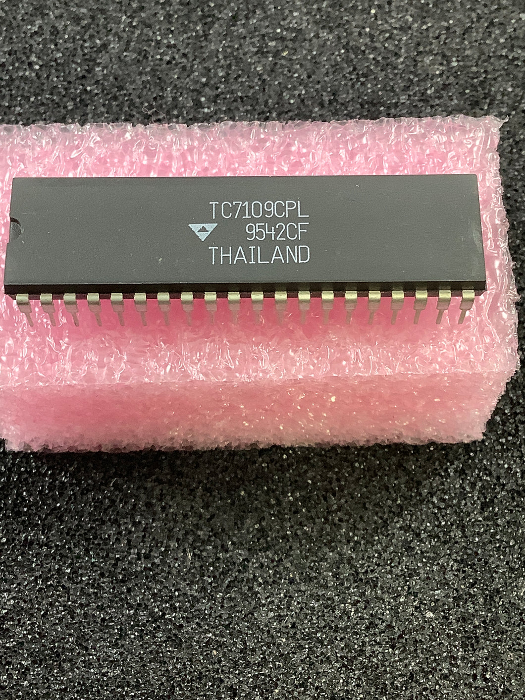 TC7109CPL -  - 12 Bit Analog to Digital Converter