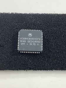 XC68HC805C4CFN - MOTOROLA - Microcontroller