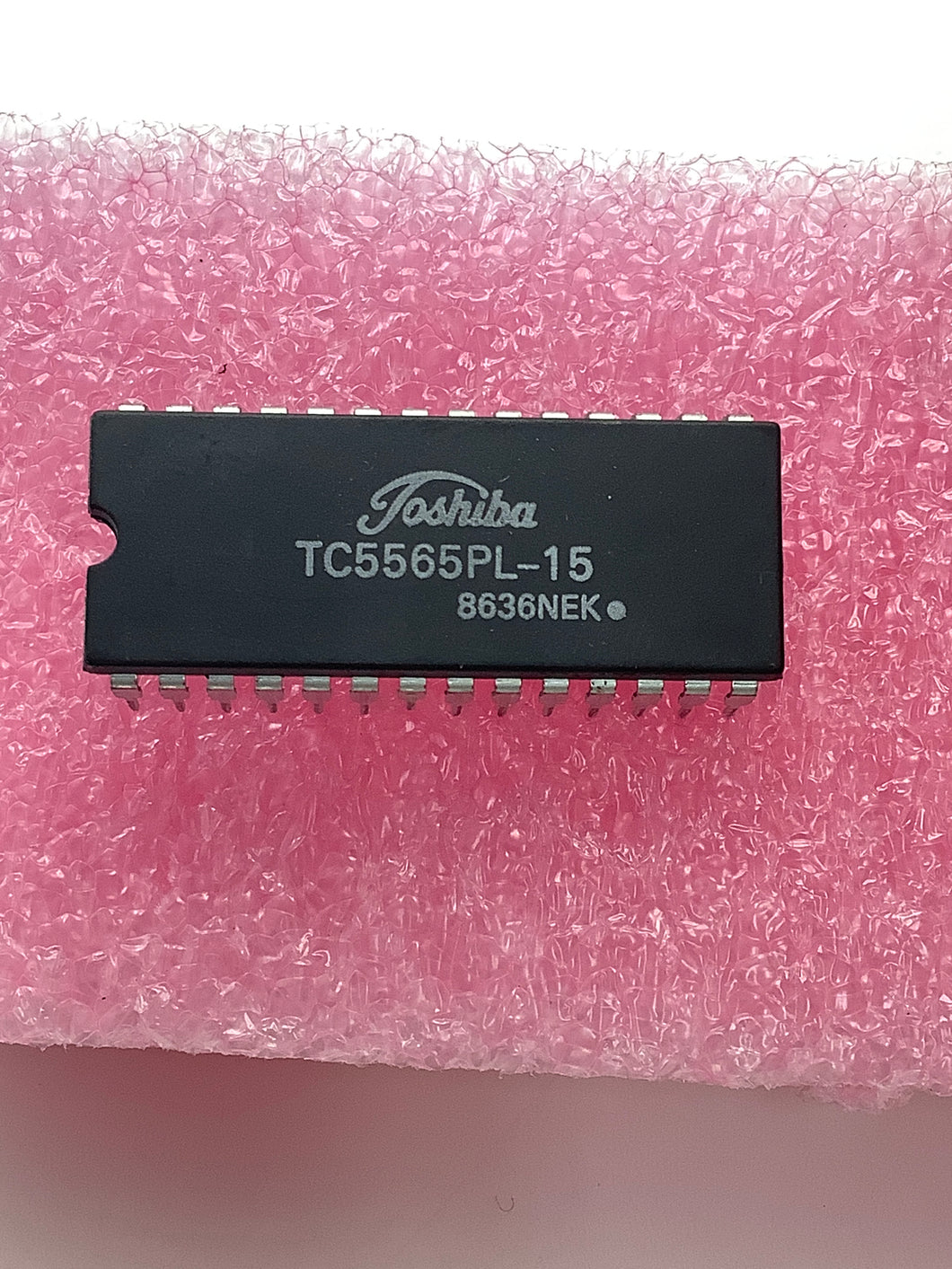 TC5565PL-15 - TOSHIBA - 65,536 bit static random access memory organized as 8,192 words by 8 bits using CMOS technology