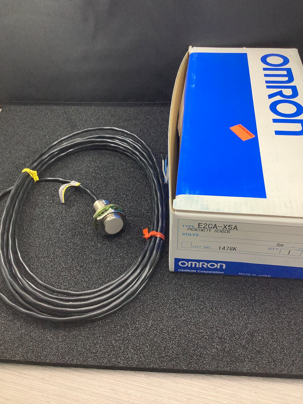 E2CA-X5A - OMRON - Linear Output Proximity Sensor