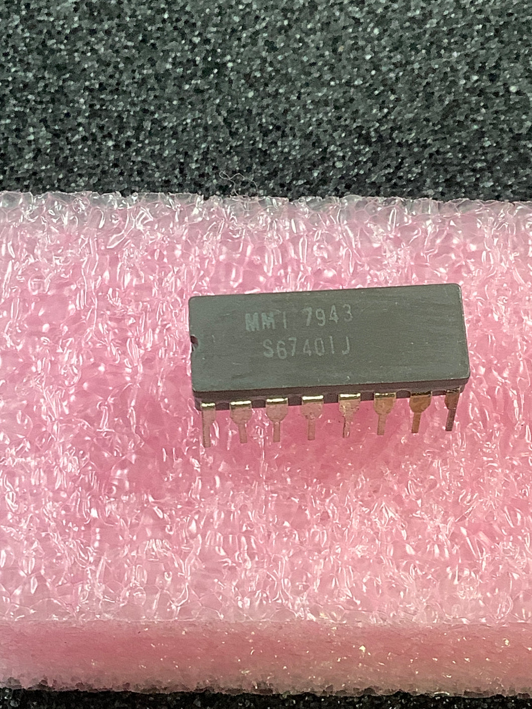 S67401J - MMI - FIFO 64x4 60NS ASYNC