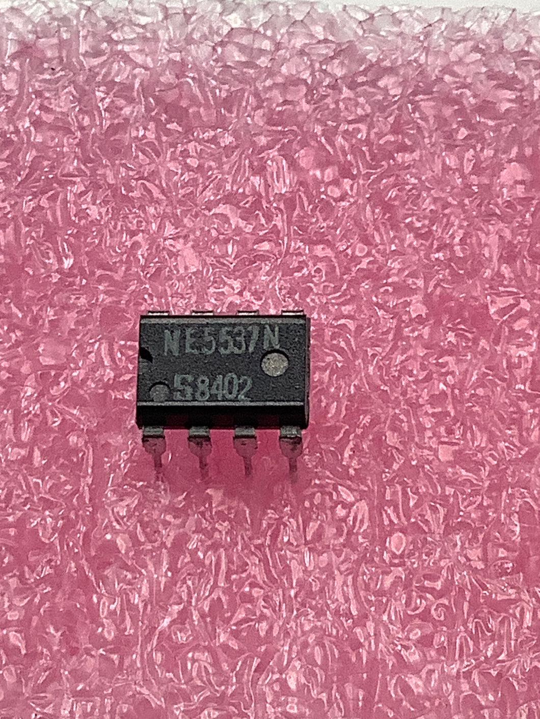 NE5537N - SIGNETICS - monolithic sample-and-hold amplifier