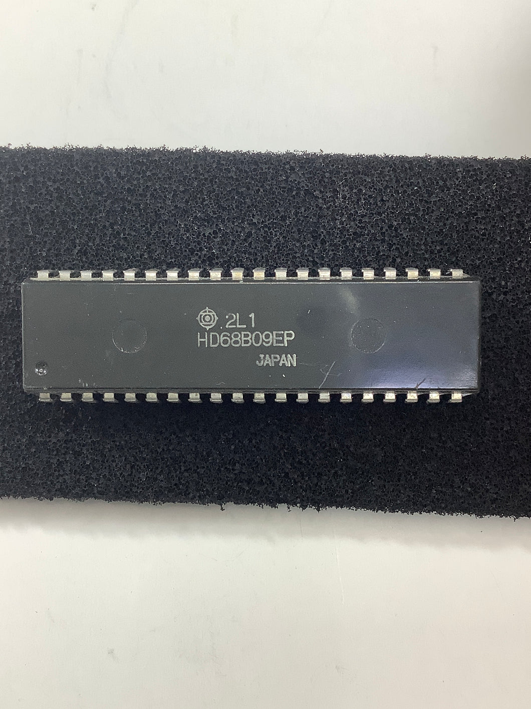 HD68B09EP - HITACHI - 8-Bit Microprocessing Unit 2 MHz DIP-40