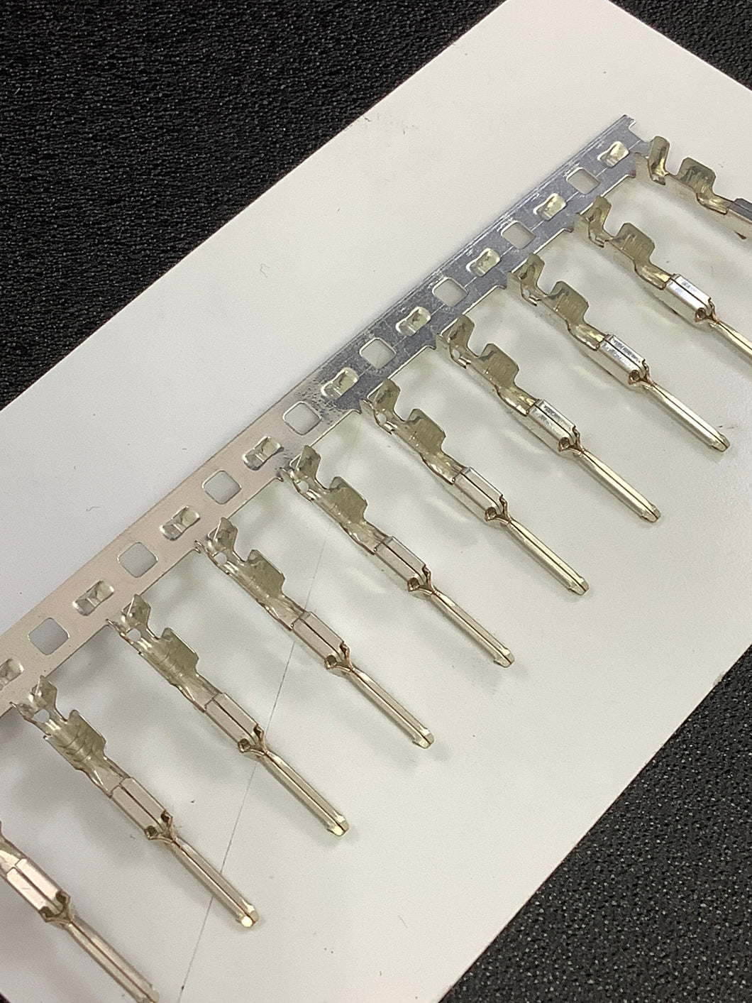 7114-4101-02 -C - YAZANKI - Automotive Connectors TERM YESC M 1.5MM UNSLD, Chain Form, 100 contacts per package. Quantity Shown Available = 100 Packs.