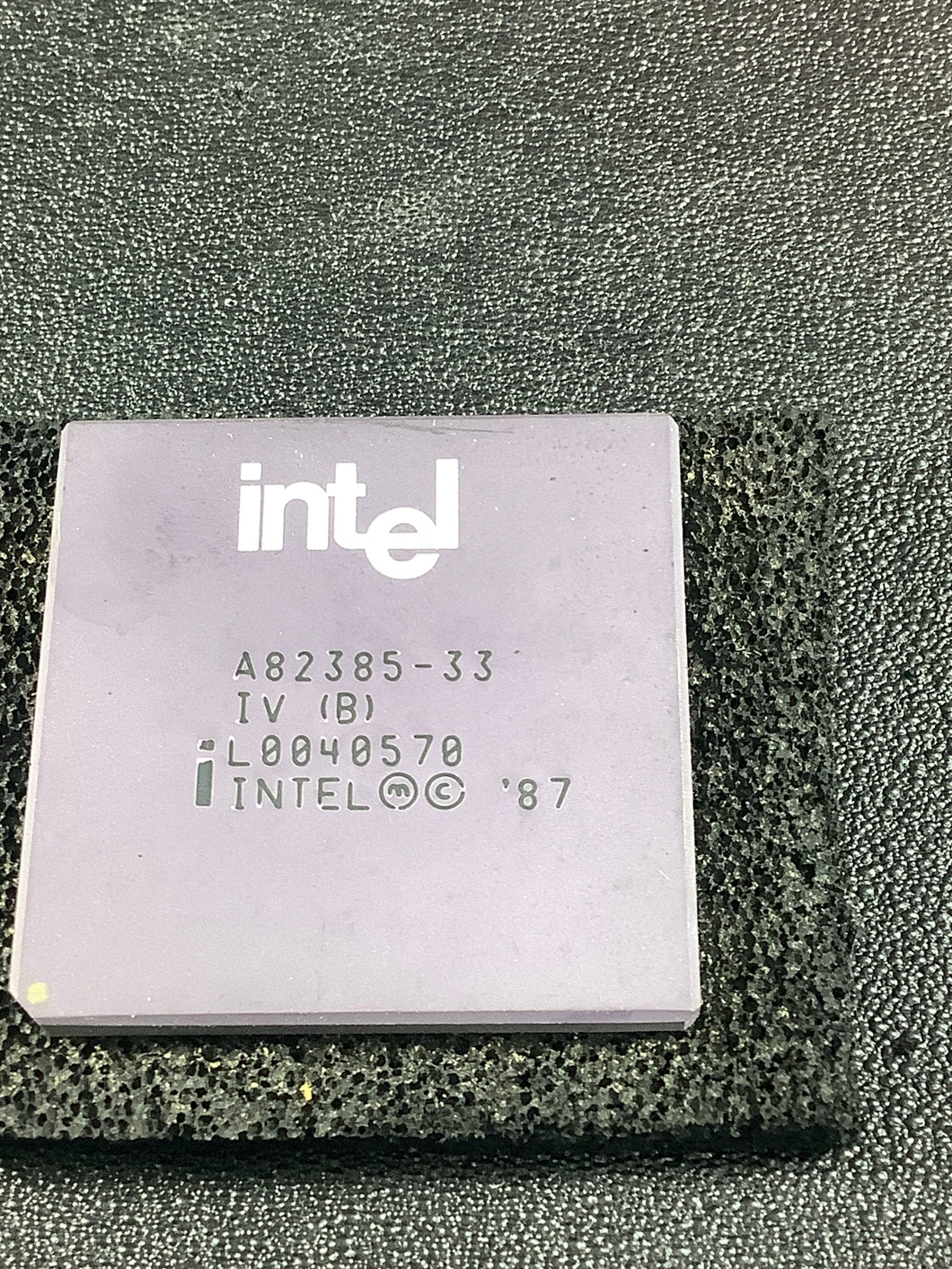 A82385-33 - INTEL - MEMORY CONTROLLER, CMOS