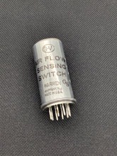 Load image into Gallery viewer, FS-2102 - WARREN G-V - Electro-Mechanical Flow Sensors.  24V N/C
