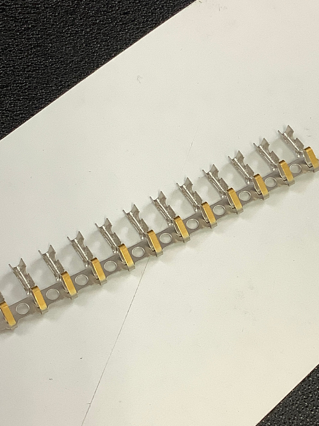 08-55-0101 -C - AMP - Non-Gendered Contact Gold 22-30 AWG Crimp, Chain Form, 100 contacts per package. Quantity Shown Available = 100 Packs.