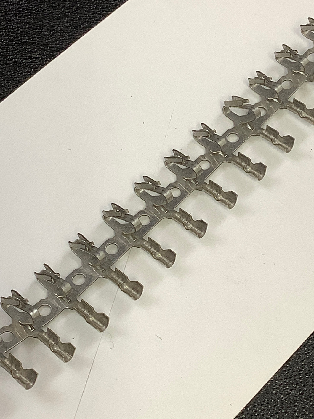 08-50-0183 -C - MOLEX - Non-Gendered Contact Tin 26-22 AWG, Trifurcon Crimp
Terminal , Chain Form, 100 contacts per package. Quantity Shown Available = 100 Packs.