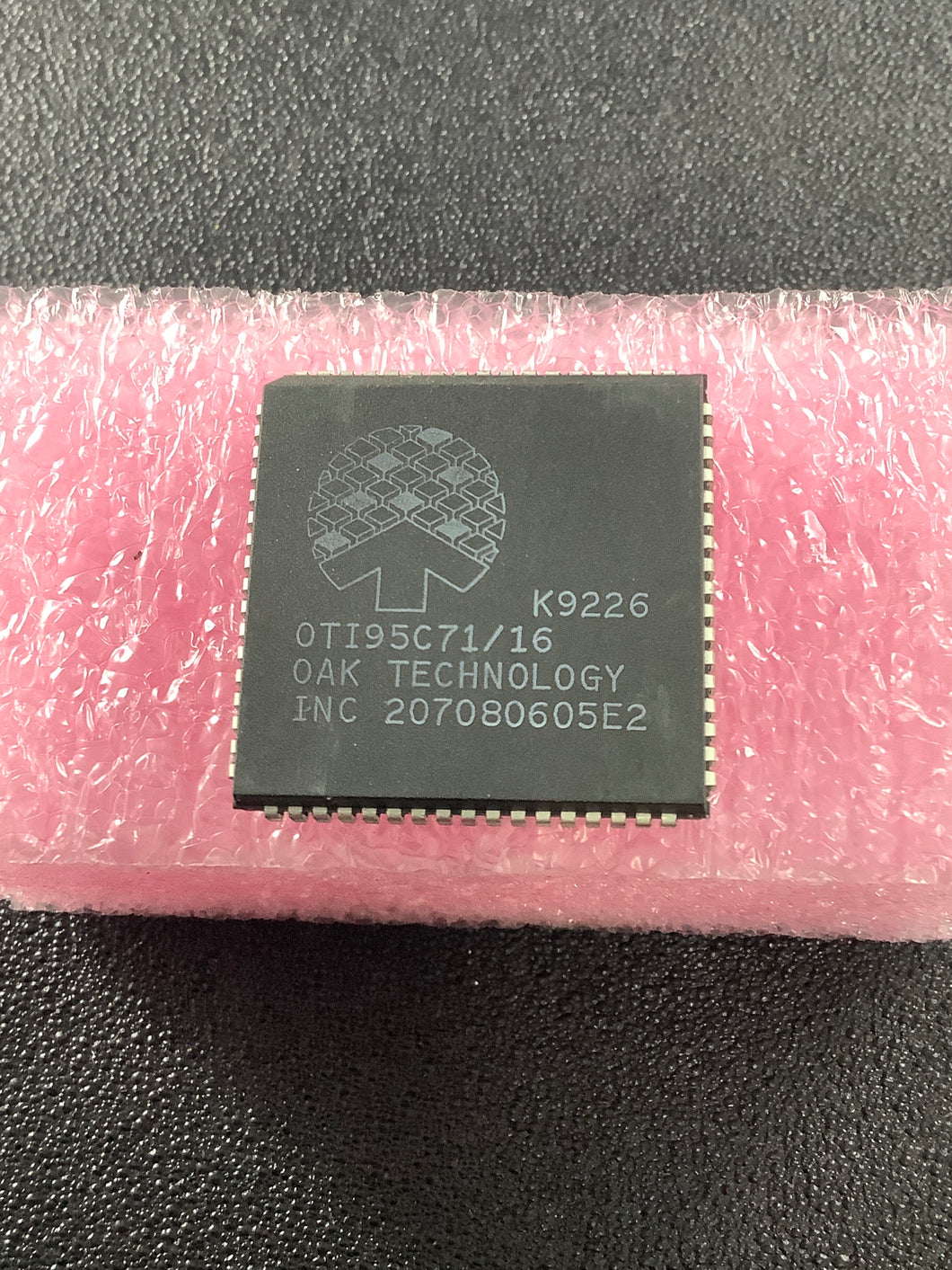 OTI-95C71-16 - OAK TECHNOLOGY - 8-Pin, Flash-Based 8-Bit CMOS Microcontroller