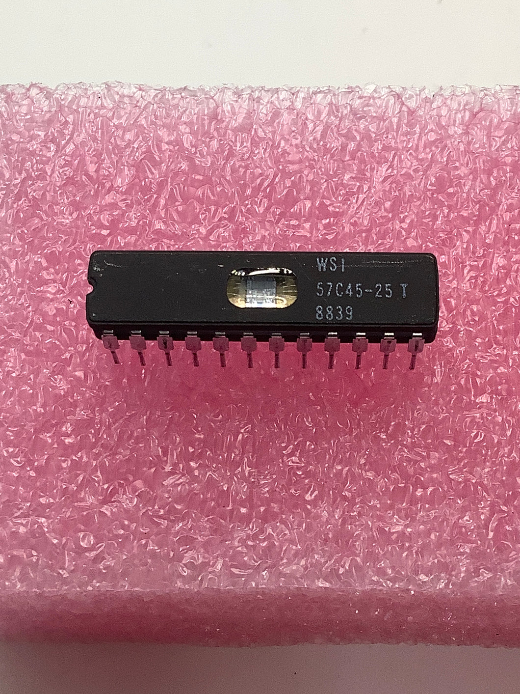 57C45-25T - WSI - EPROM UV 16K-Bit 2K x 8 25ns24-Pin CDIP