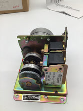 Load image into Gallery viewer, MC8-2SW - ESSEX, ITC - SYNCHRONOUS, MOTOR-DRIVEN CAM TIMERS, 120vac, 60hz 2 switches
