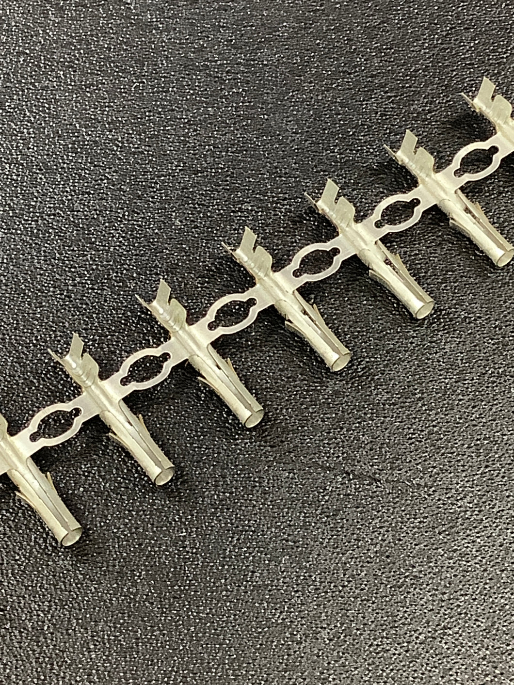 02-09-1117 -C - MOLEX - Socket Contact Tin Crimp 18-22 AWG, Chain Form, 100 contacts per package. Quantity Shown Available = 100 Packs.