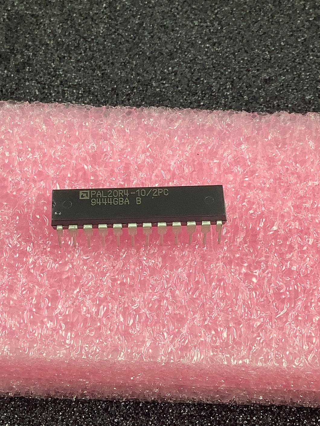 PAL20R4-10/2PC - AMD - Programmable Logic Device (PLD)