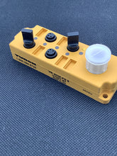 Load image into Gallery viewer, VB403Z-FS8 - TURCK - Industrial Passive Junction, 4-fold, Order ID no. 6932086
