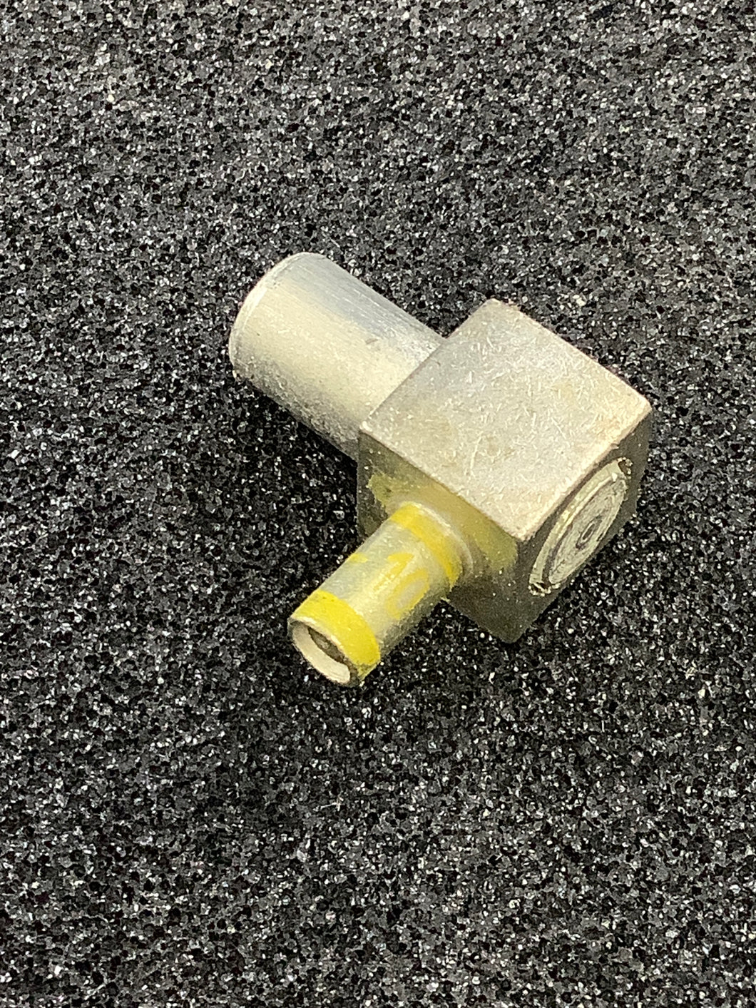 MD1210M-2 - Thomas & Betts - KUBE Male (One Load) Copper Motor Pigtail Disconnect, Wire Size 12-10 AWG, Body Size 2, Die Color Code Yellow