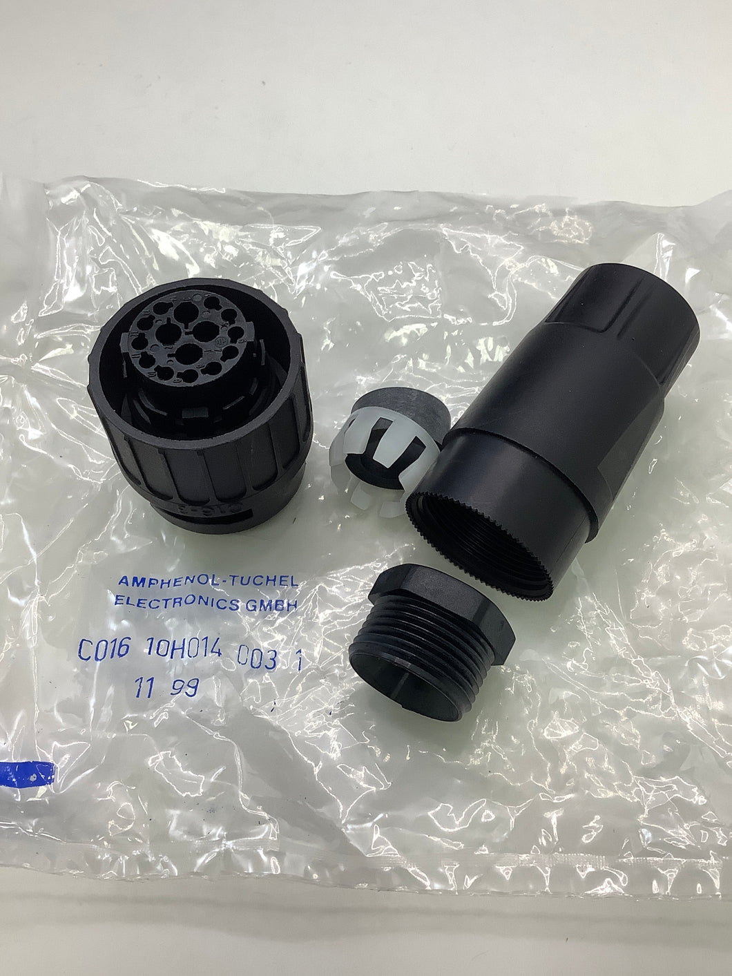 C01610H0140031 - AMPHENOL - 15 (14 + PE) Position Circular Connector Plug Housing Free Hanging (In-Line) Backshell, Coupling Nut