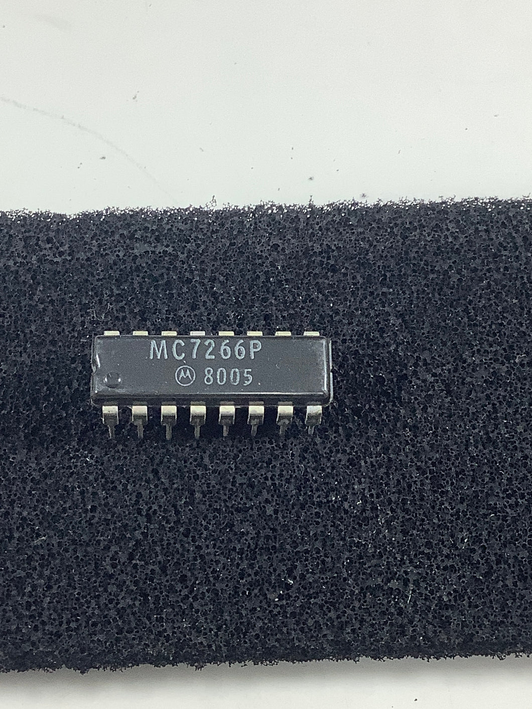 MC7266P - MOTOROLA - 2-Line Digital Multiplexer