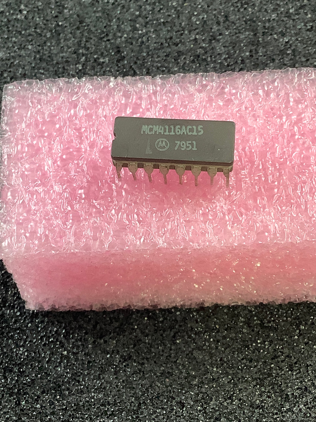 MCM4116AC15 - MOTOROLA - General Purpose Dynamic RAM