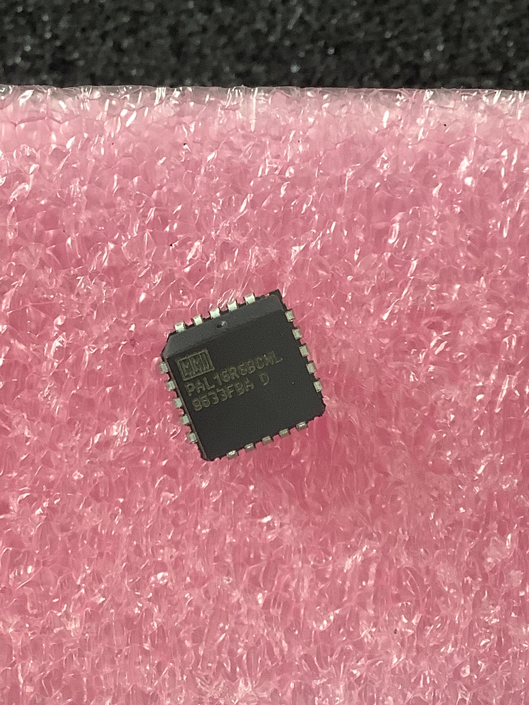 PAL16R6BCNL - MMI - Programmable Logic Device (PLD) IC 6 Macrocells 20-PLCC (9x9)