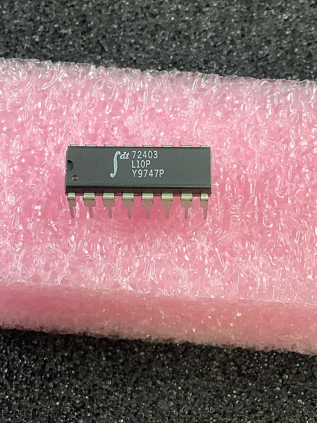 IDT7204-3L10P - IDT - CMOS ASYNCHRONOUS FIFO