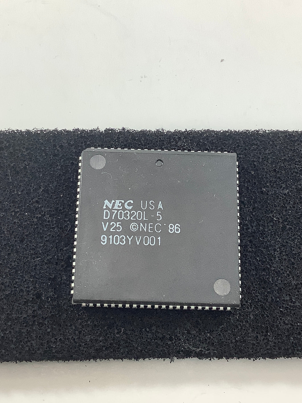 UPD70320L-5 - NEC -  V25TM 16/8-BIT SINGLE-CHIP MICROCONTROLLER