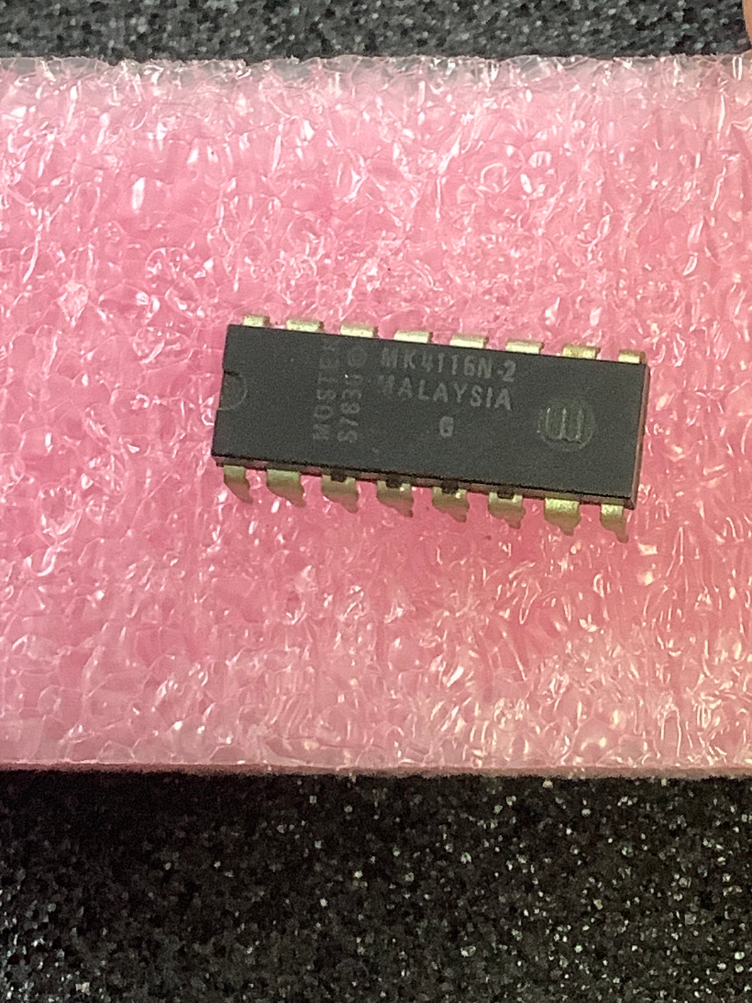 MK4116N-2 - MOSTEK - 16384 X 1 BIT DYNAMIC RAM