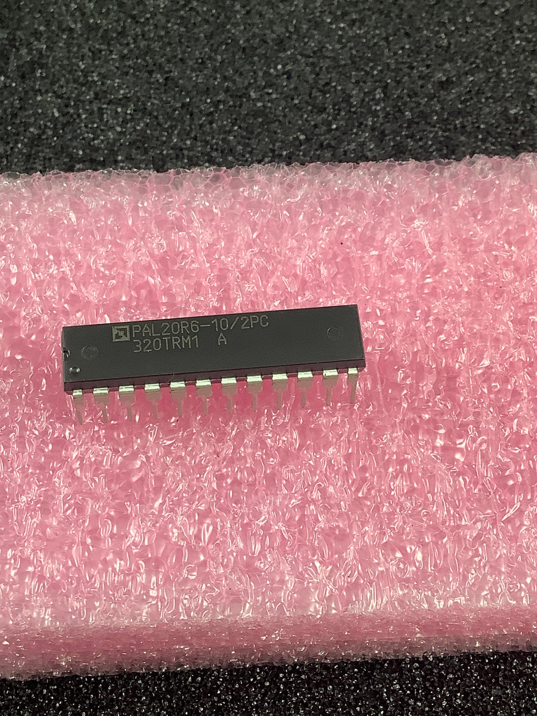 PAL20R6-10/2PC - AMD - Programmable Logic Device (PLD)