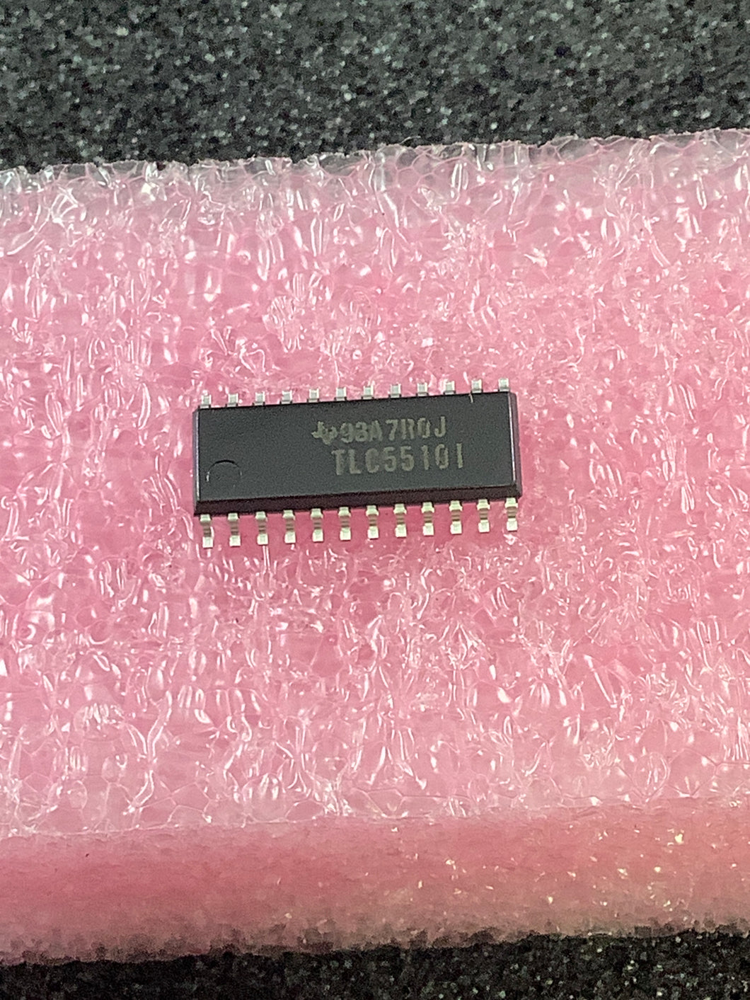 TLC5510INSR - TI - 8 Bit Analog to Digital Converter 1 Input 1 Flash 24-SO