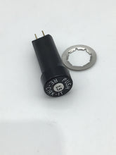 Load image into Gallery viewer, KD1-1R5 - EATON - 1.5A Circuit Breaker Thermal Push  Panel Mount 1 Pole Vol-Rtg 250/50 VAC/VDC
