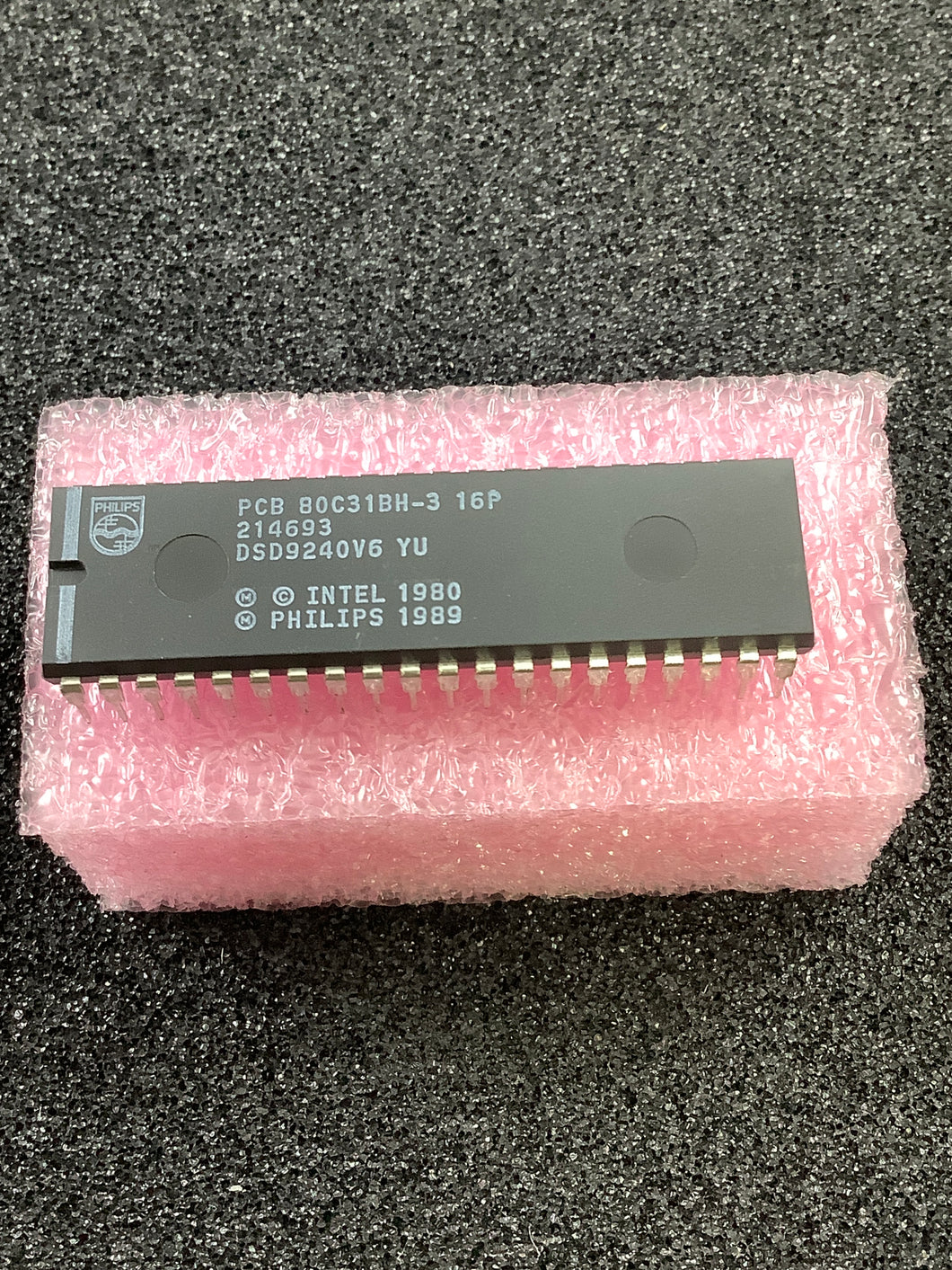 PCB80C31BH-3 - PHILIPS - CMOS single-chip 8-bit microcontrollers