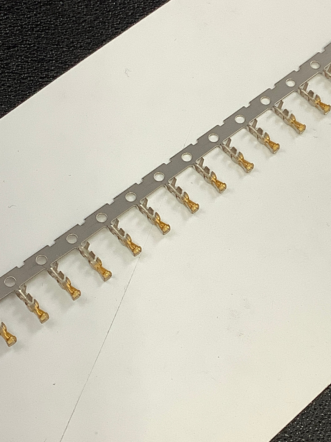 77138-001 -C - BERG - CONN SOCKET 26-30AWG CRIMP GOLD, MINITEK CONTACT, Chain Form, 100 contacts per package. Quantity Shown Available = 100 Packs.