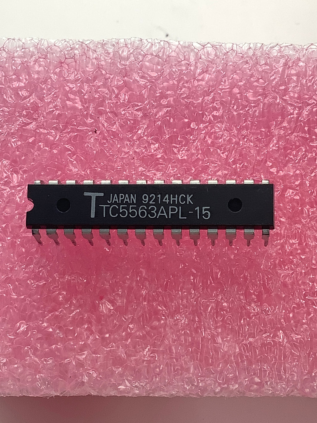 TC5563APL-15 - TOSHIBA - 65,536 bit static random access memory organized as 8,192 words by 8 bits using CMOS technology