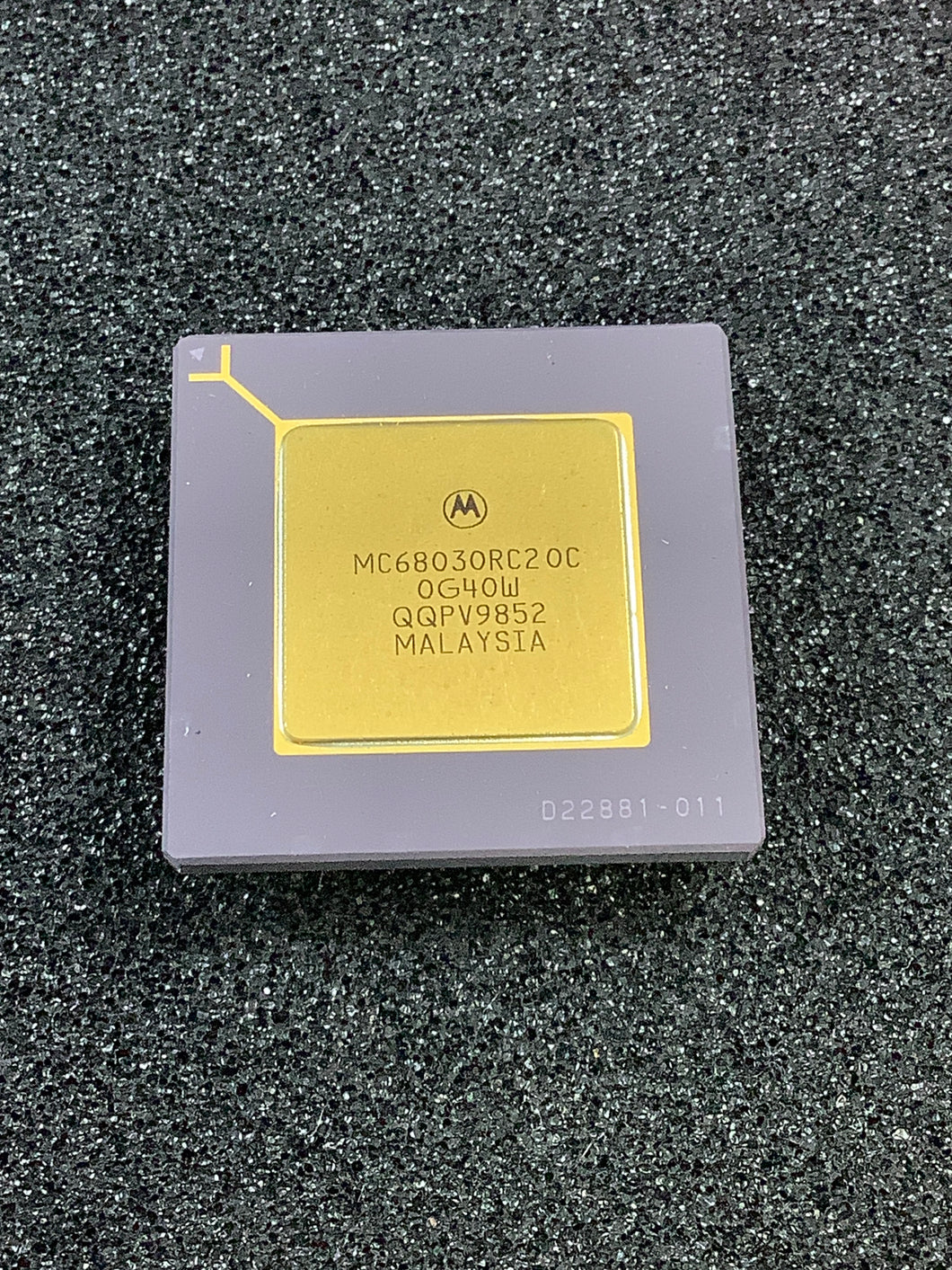 MC68030RC20C - MOTOROLA - high-speed 32-bit RISC processor