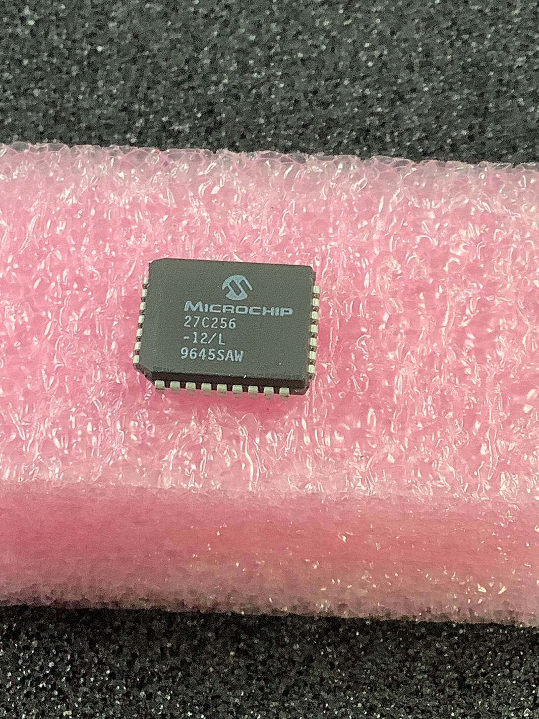 27C256-12/L - MICRCHP - CMOS 256K bit electrically Programmable Read Only Memory (EPROM)